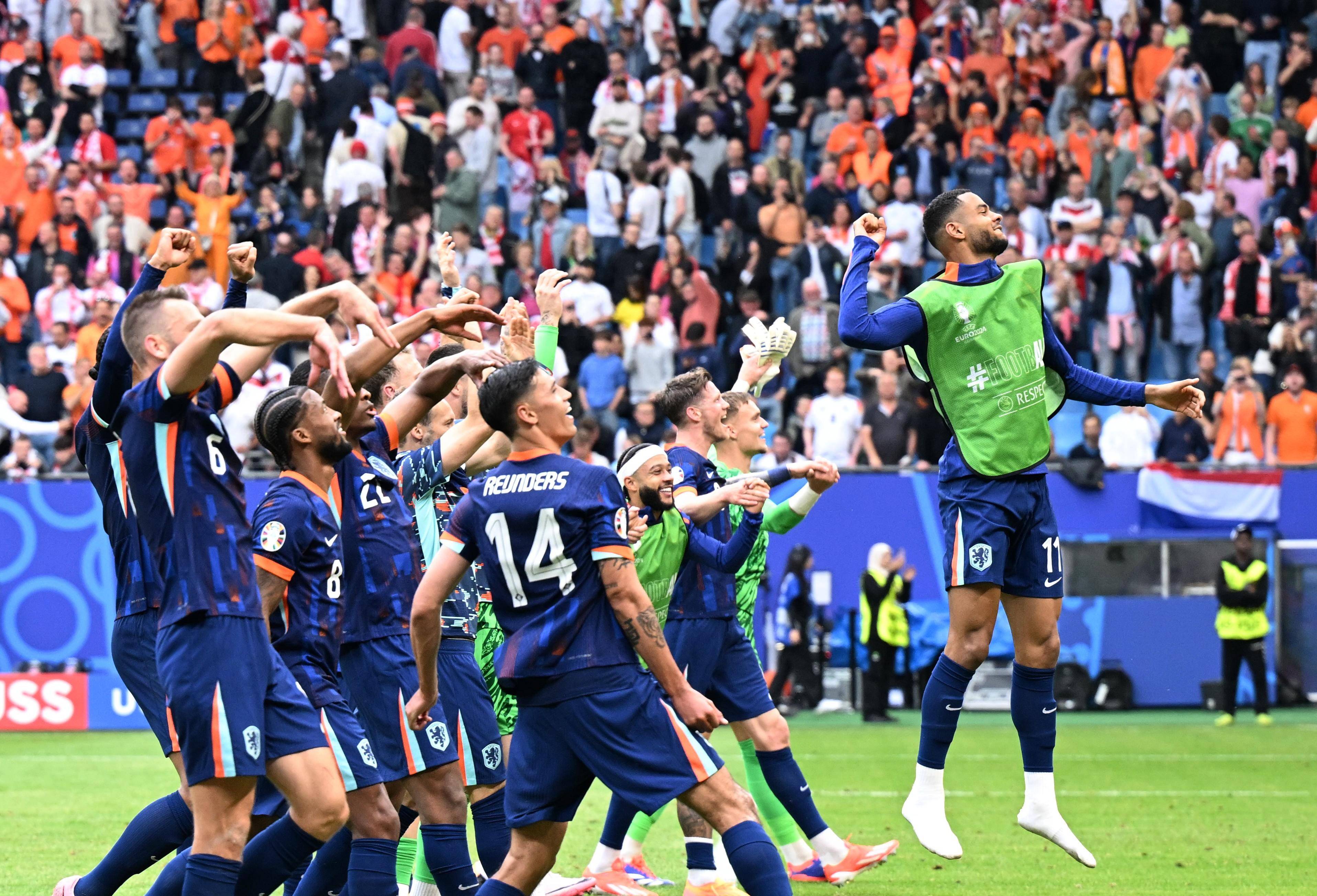 aoa体育馆-荷兰球队在国际杯赛中跻身前四(荷兰球队在国际杯赛中跻身前四名)