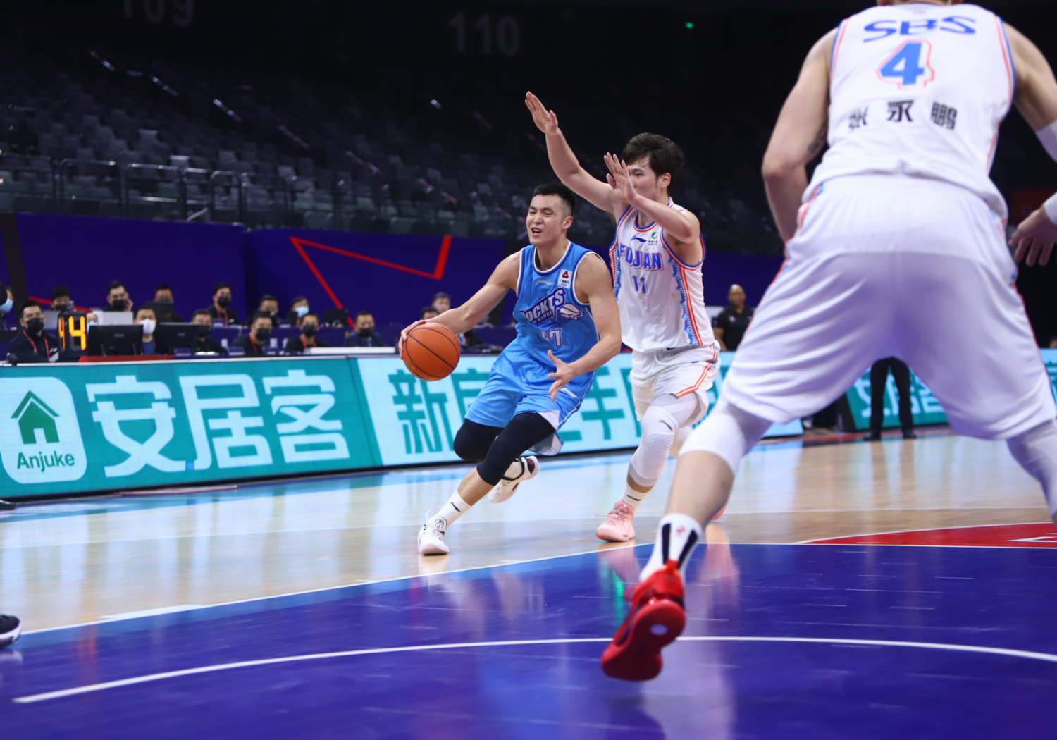 aoa体育直播-包含福建队在比赛中拔得头筹,轻松取胜的词条