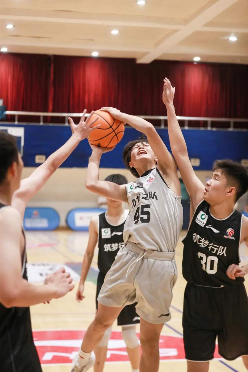 包含北京队爆发神级表现,全国篮球锦标赛被彻底压制,破门的词条 包含北京队爆发神级表现,全国篮球锦标赛被彻底压制,破门的词条