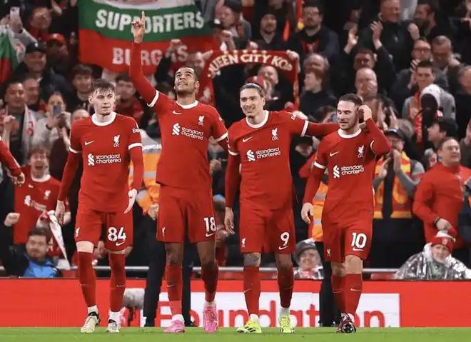 aoa体育娱乐-利物浦客场大胜曼城,守住英超榜首位置