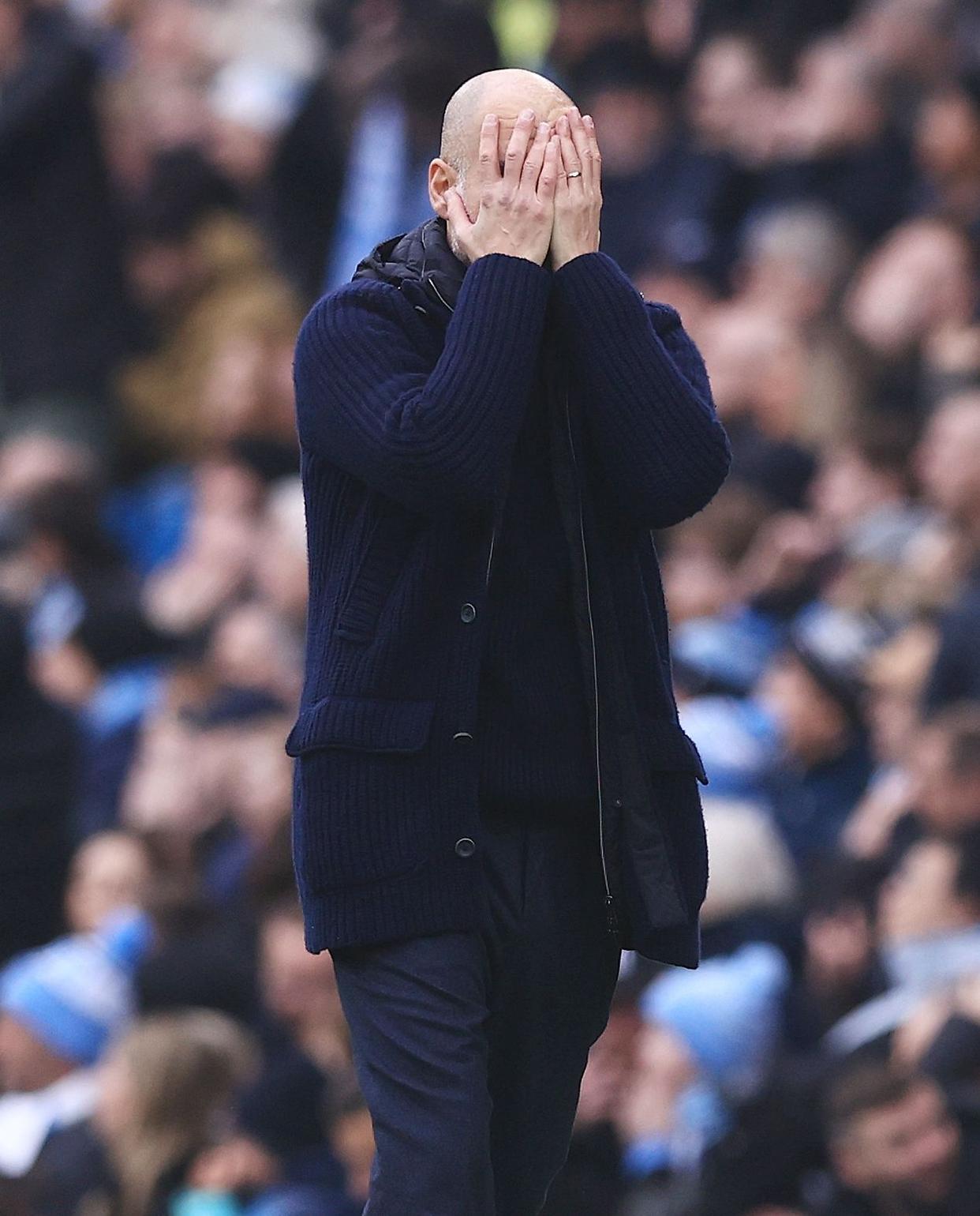 曼城防线连连失守,引发危机警报 曼城防线连连失守,引发危机警报