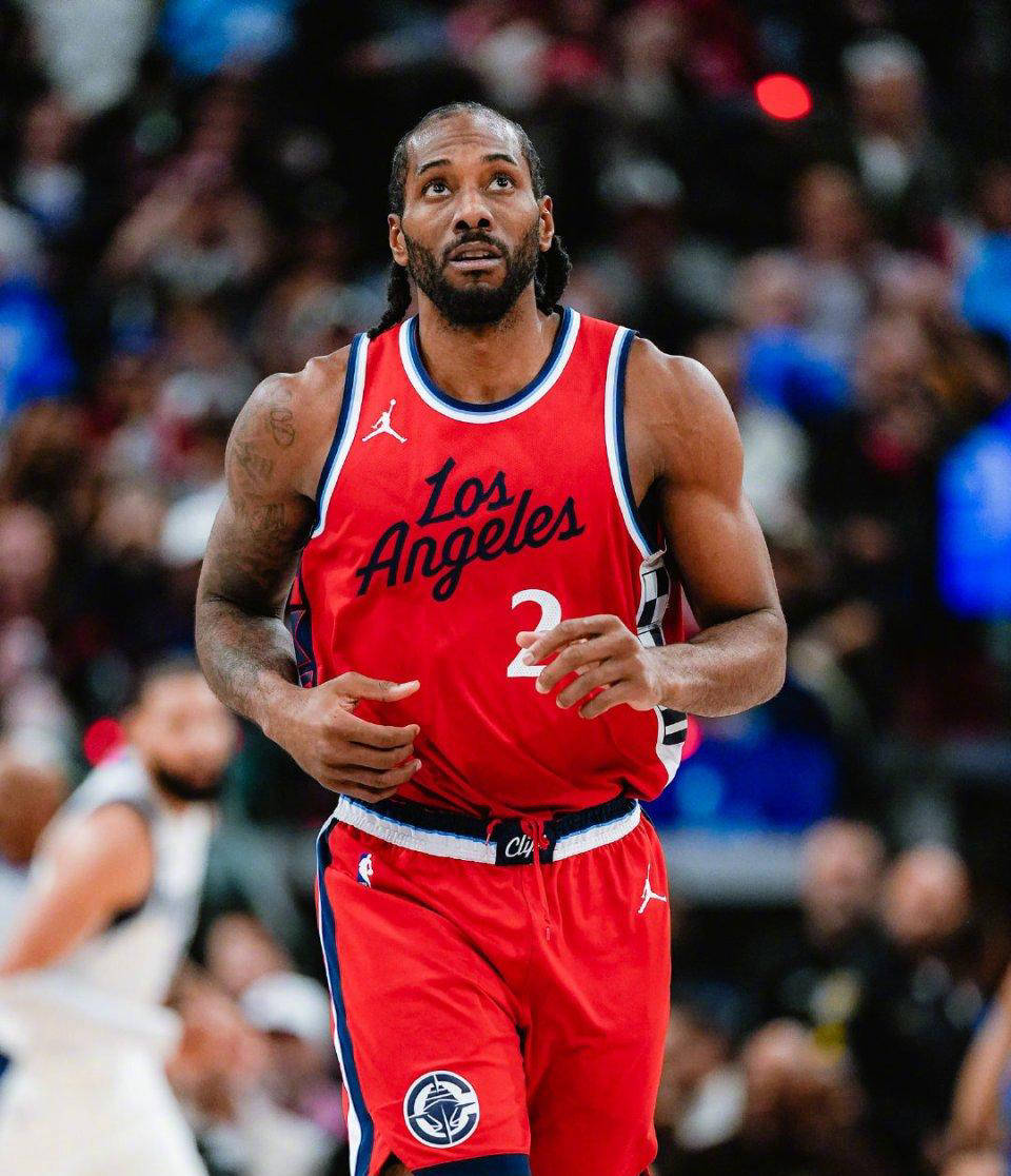 aoa体育活动-快船大胜爵士，莱昂纳德连续砍30+