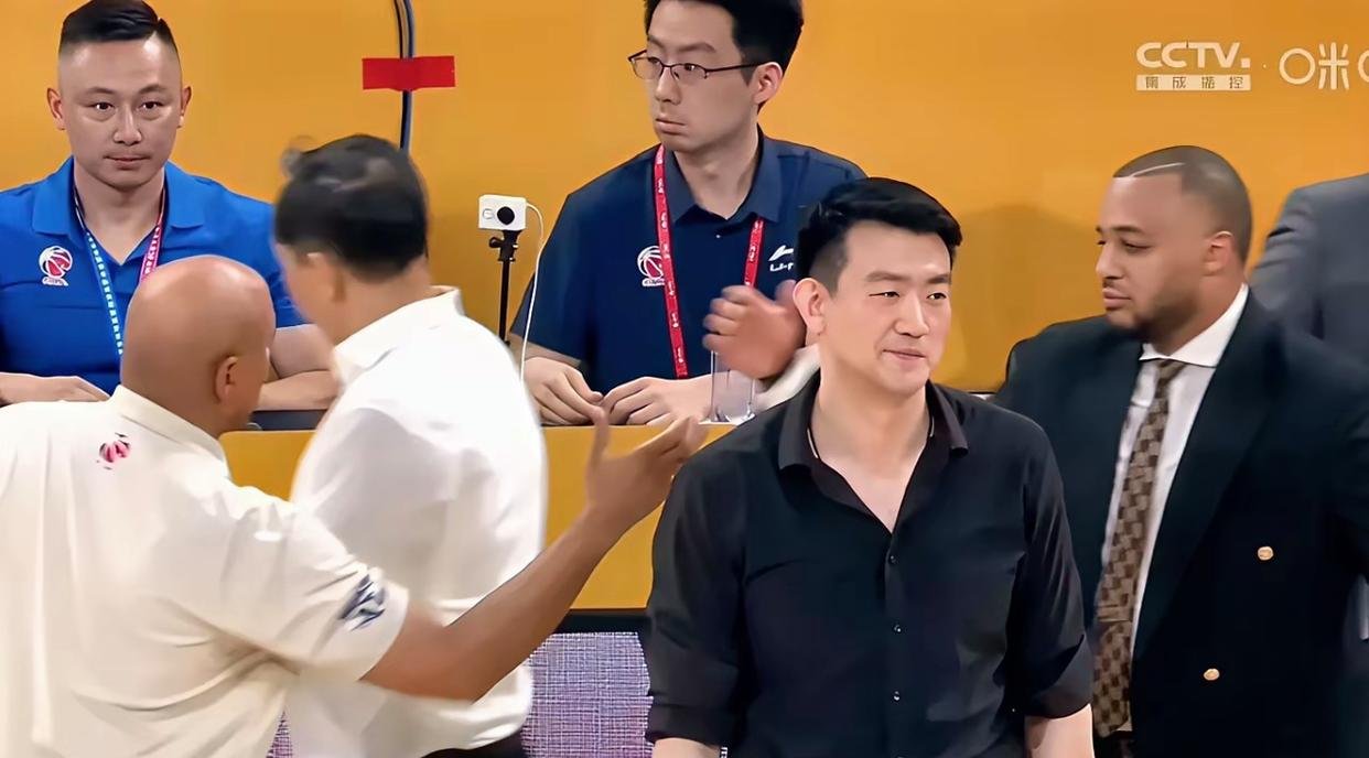 保龄球选手在比赛中斩获连胜夺冠 保龄球选手在比赛中斩获连胜夺冠