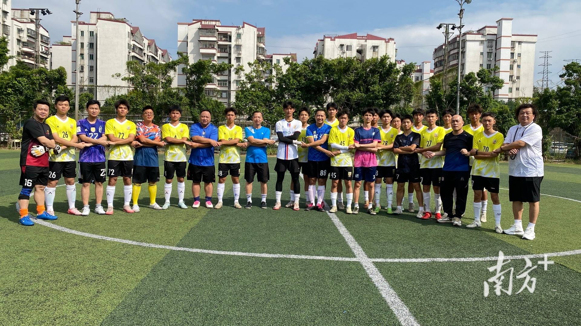 世界级足球盛事掀起狂潮，中国球员勇往直前