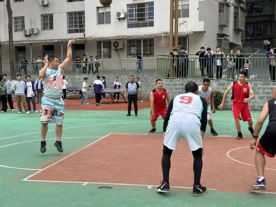 aoa体育教练-篮球联赛一改往日格局，新气象喜人的简单介绍