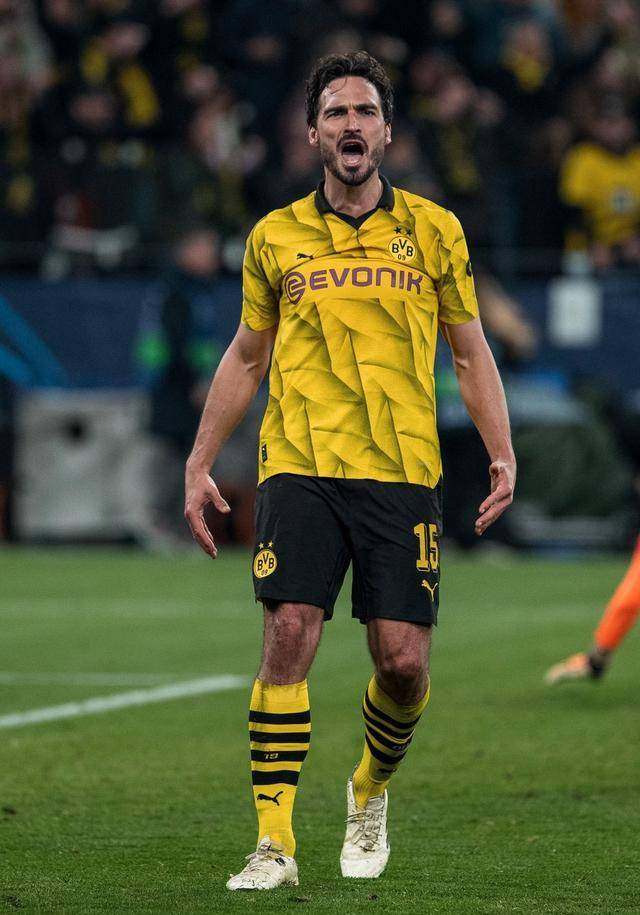 多特蒙德在比赛中取得惊人胜利,实现逆转 多特蒙德在比赛中取得惊人胜利,实现逆转