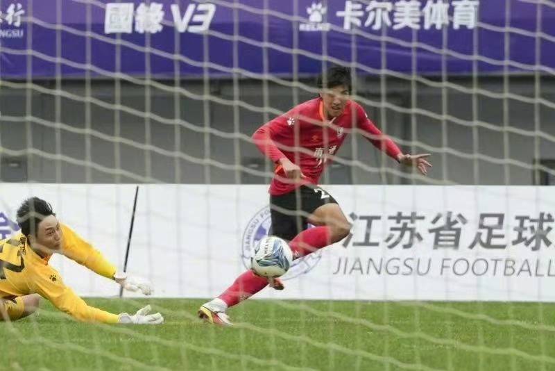 aoa体育馆-中国足球比赛火爆热播，球员表现逐渐成熟