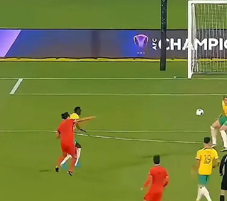 摩纳哥门将连续扑出关键球，帮助球队保持不败