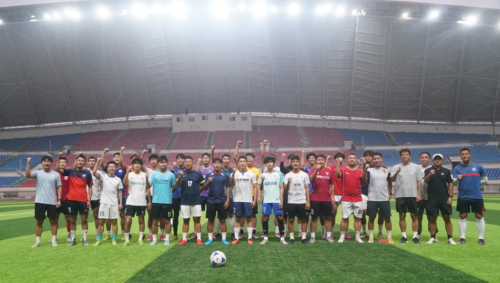 强队教练组织球队备战重要联赛 强队教练组织球队备战重要联赛