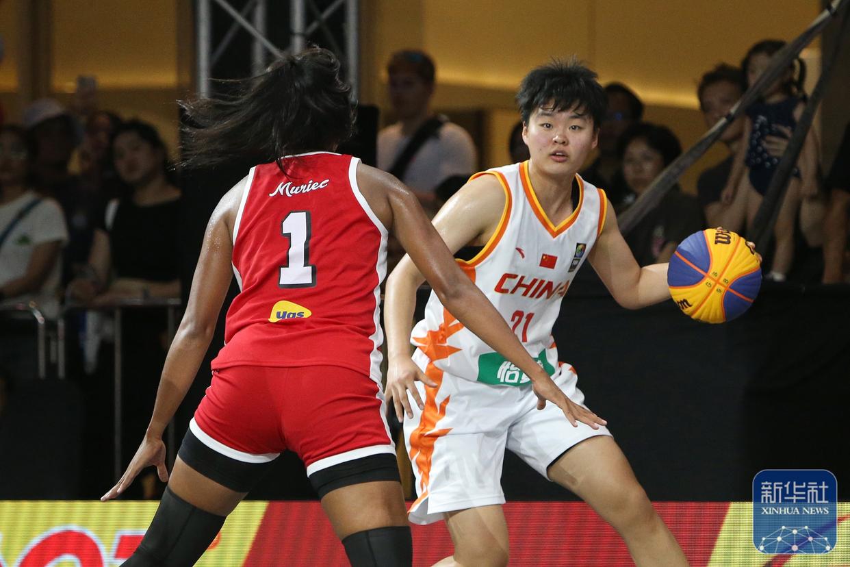 女篮球队赢得国际锦标赛荣誉