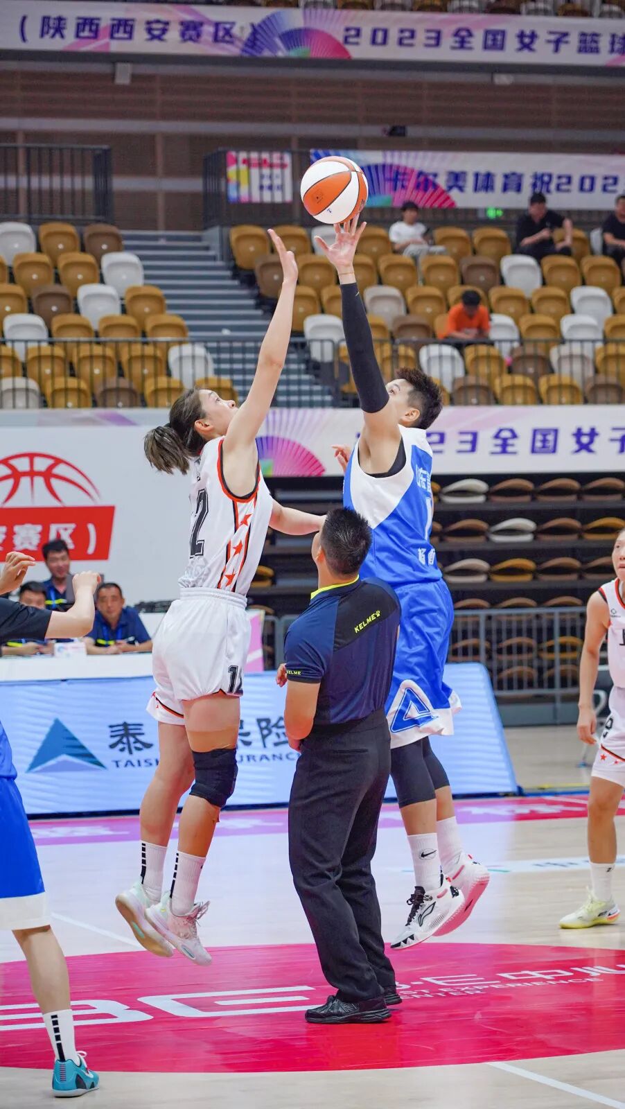 女篮球队赢得国际锦标赛荣誉