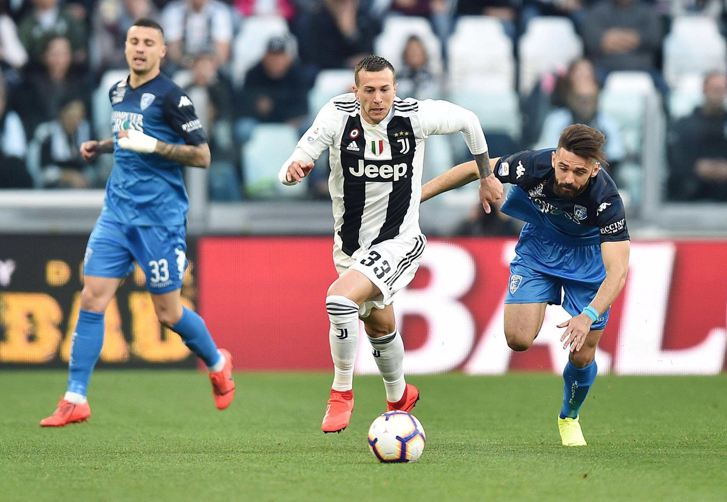 aoa体育官网-尤文主场击败巴黎，晋级半决赛