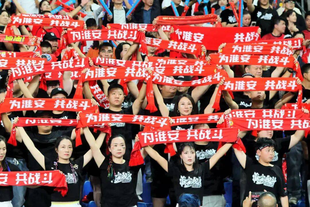 欧洲足球盛事持续发酵,球迷热情高涨