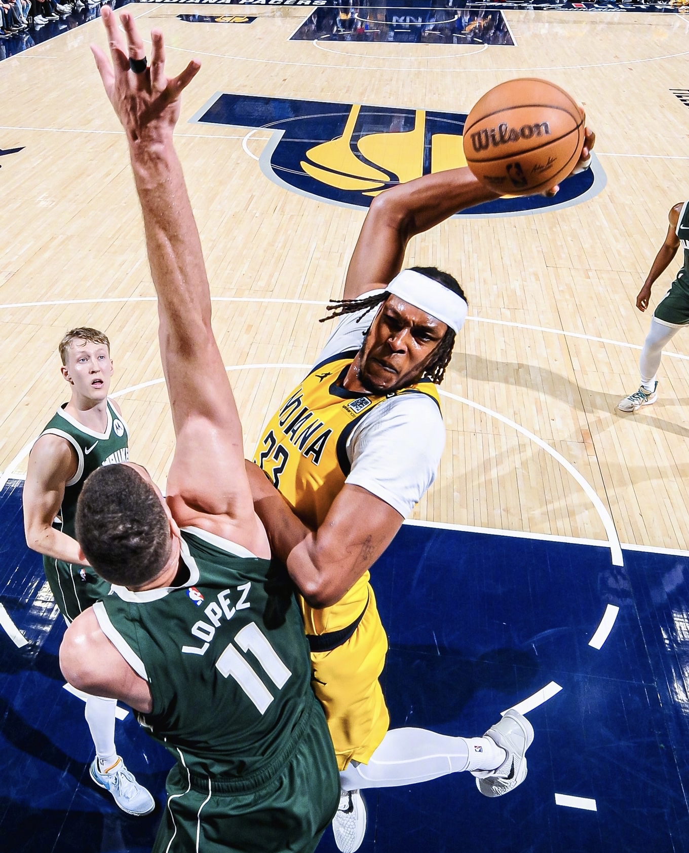 雄鹿后卫表现抢眼，有望成为球队新一代核心