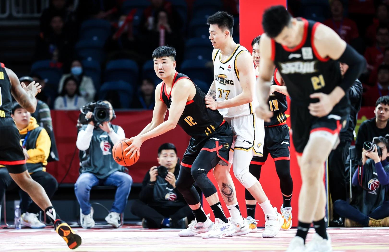 深圳队在比赛中展现出强大实力,取得胜利的简单介绍 深圳队在比赛中展现出强大实力,取得胜利的简单介绍