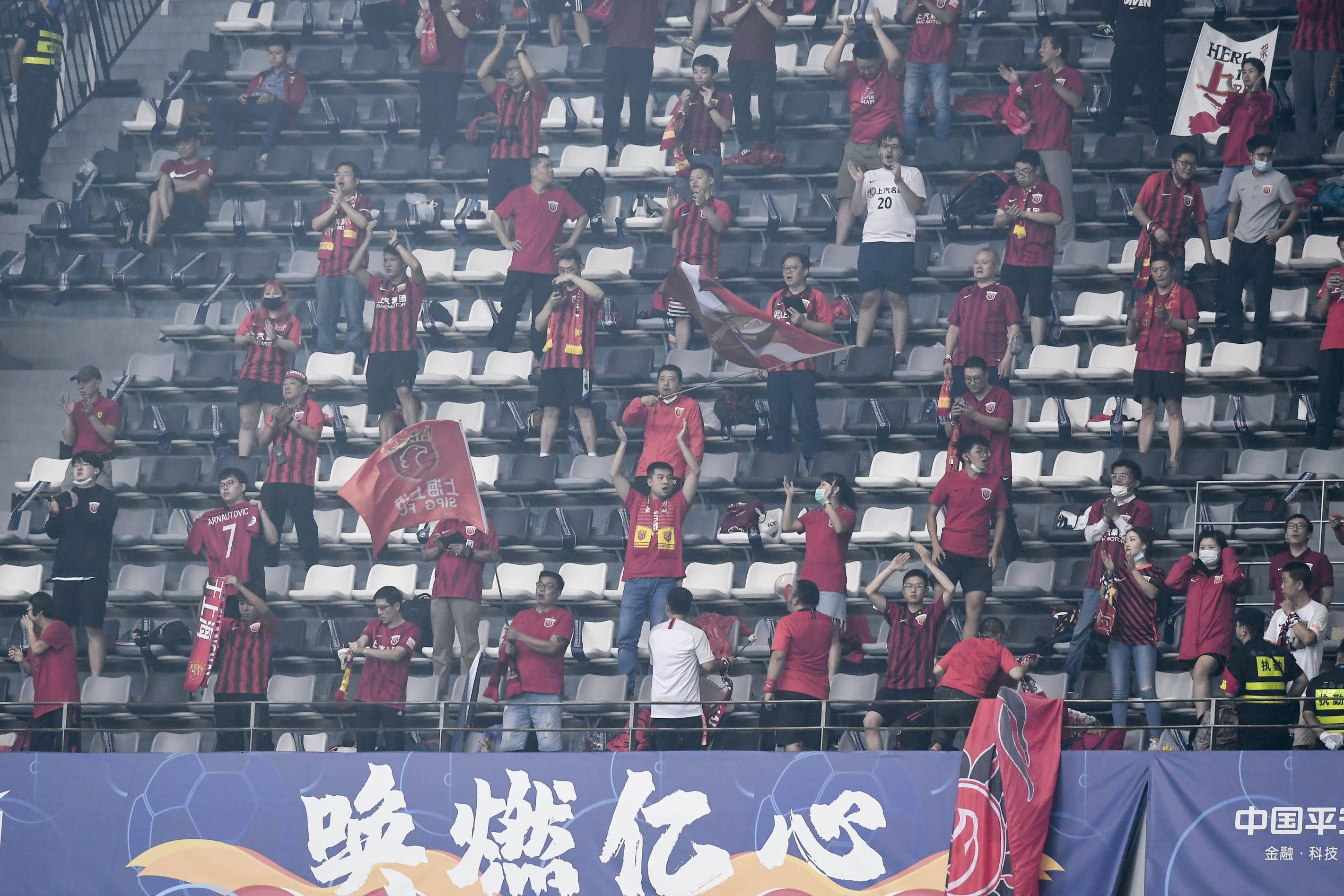 包含上海上港客场大胜辽宁宏运,稳居积分榜第三的词条 包含上海上港客场大胜辽宁宏运,稳居积分榜第三的词条