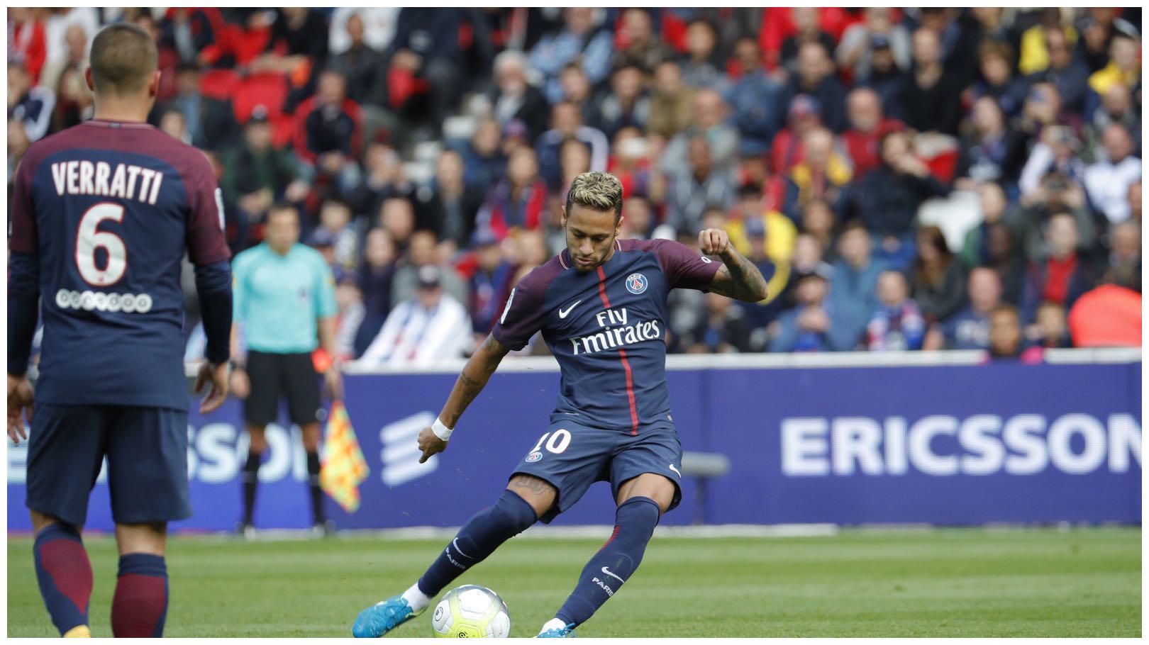 关于亚特兰大中后卫受伤，解放军防线脆弱的信息