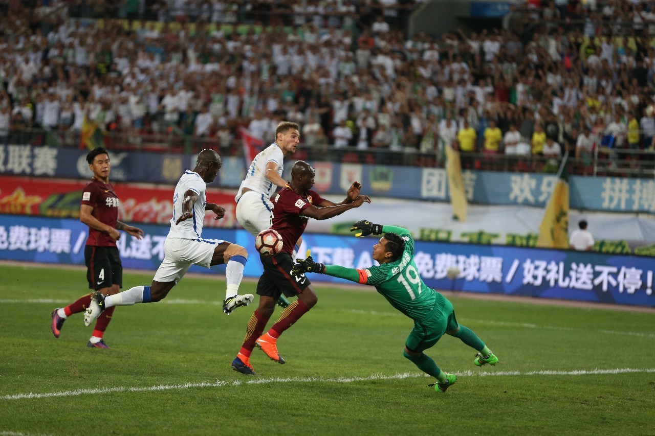 恒丰主场大胜华夏幸福，闯出领先的简单介绍